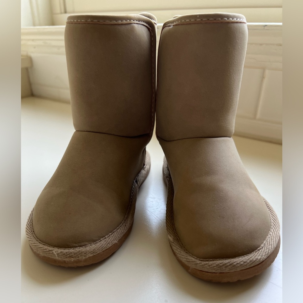 Carter’s Toddler Ugg-style Tan Winter Boots - Size 7